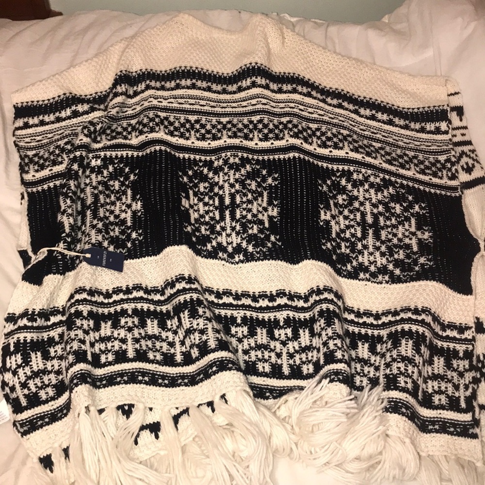 Poncho - Picture 2 of 2